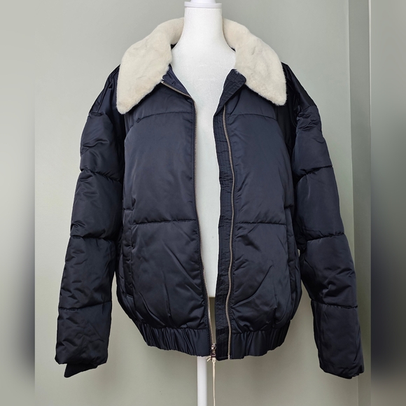 Abercrombie & Fitch Vegan Fur Collar Mini Quilted Ultra Puffer BLACK Outerwear - Picture 5 of 15